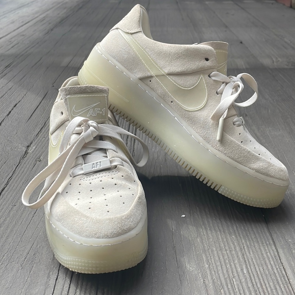 TRANSLUCENT HEEL NIKE CLASSIC AF1 Platform Suede Sneakers AIR FORCE 1